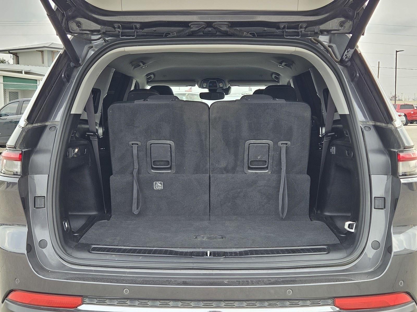 2022 Jeep Grand Cherokee L Laredo