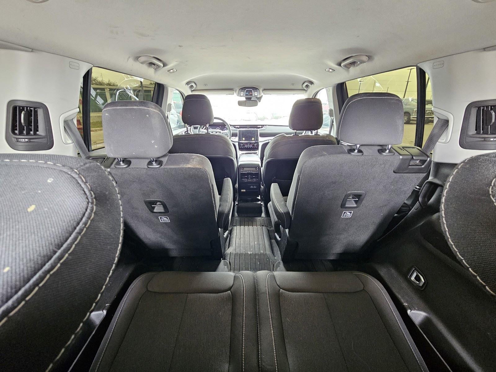 2022 Jeep Grand Cherokee L Laredo