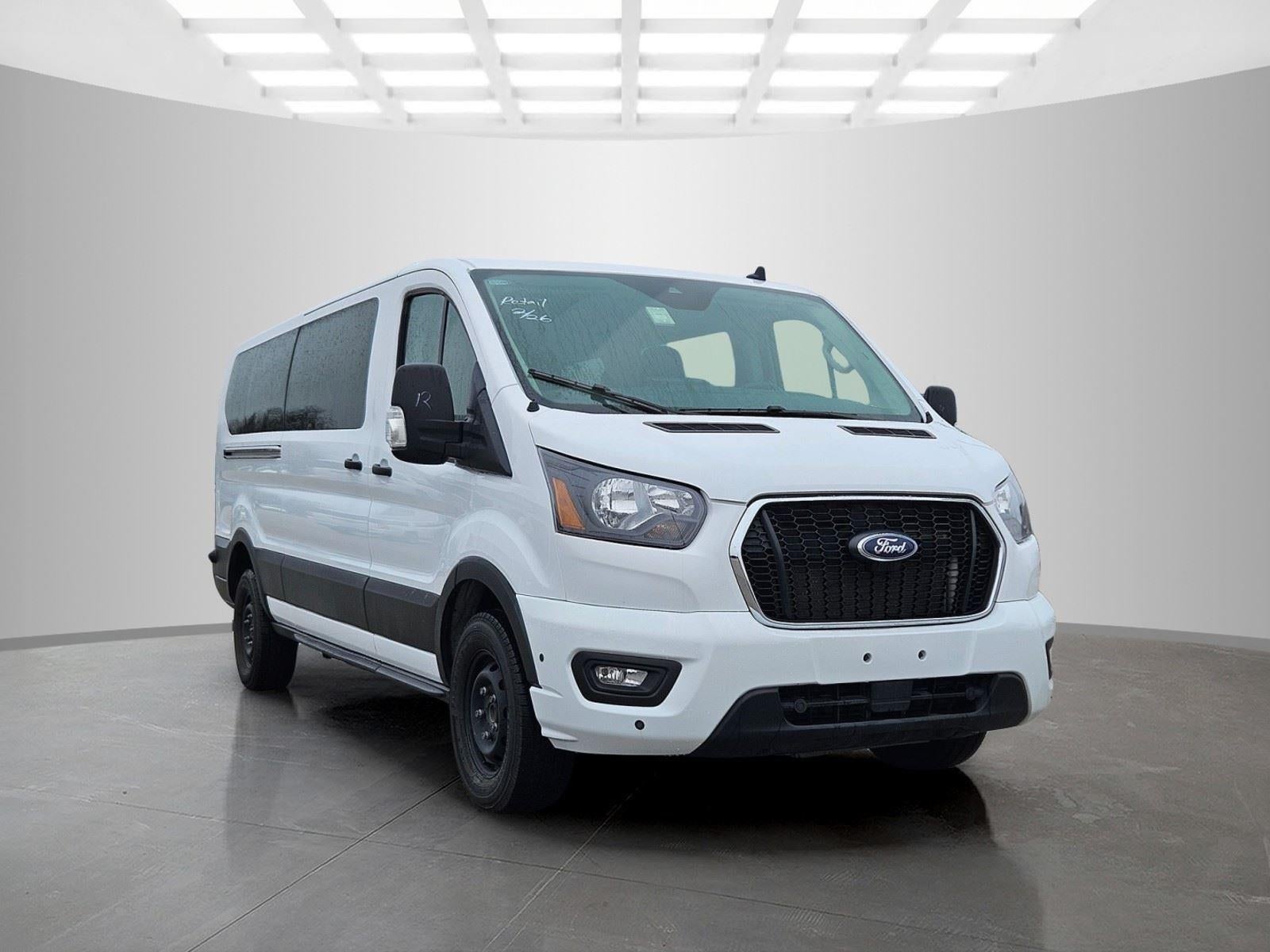 2024 Ford Transit Passenger Wagon XLT