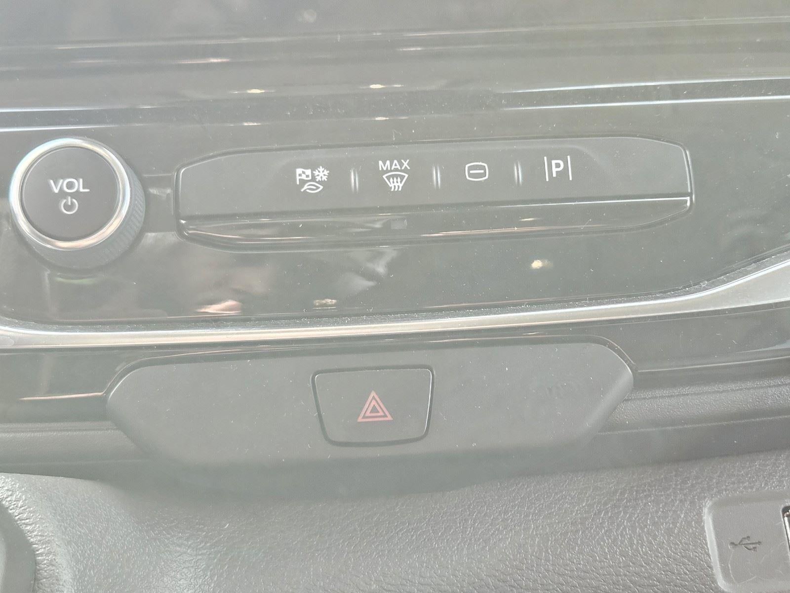 2024 Ford Transit Passenger Wagon XLT