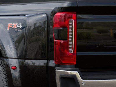 2027 Ford Super Duty F-350 DRW LARIAT