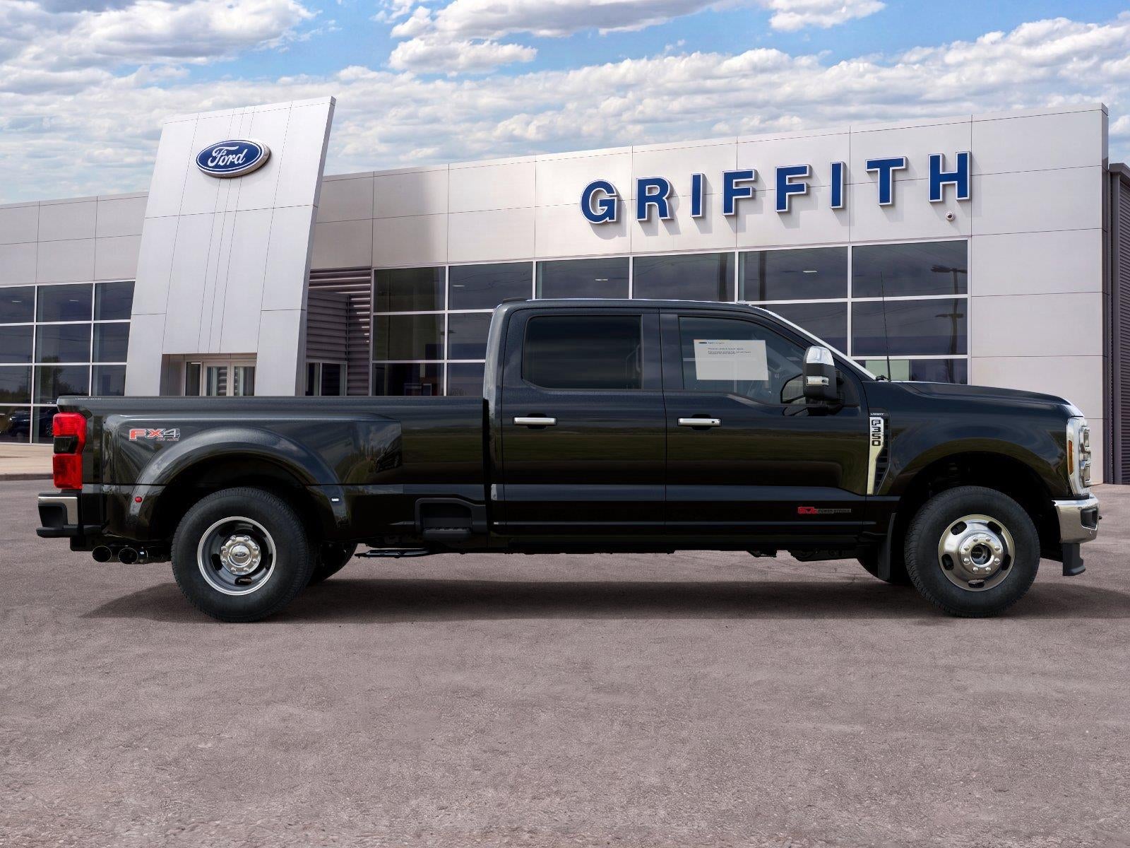 2027 Ford Super Duty F-350 DRW LARIAT