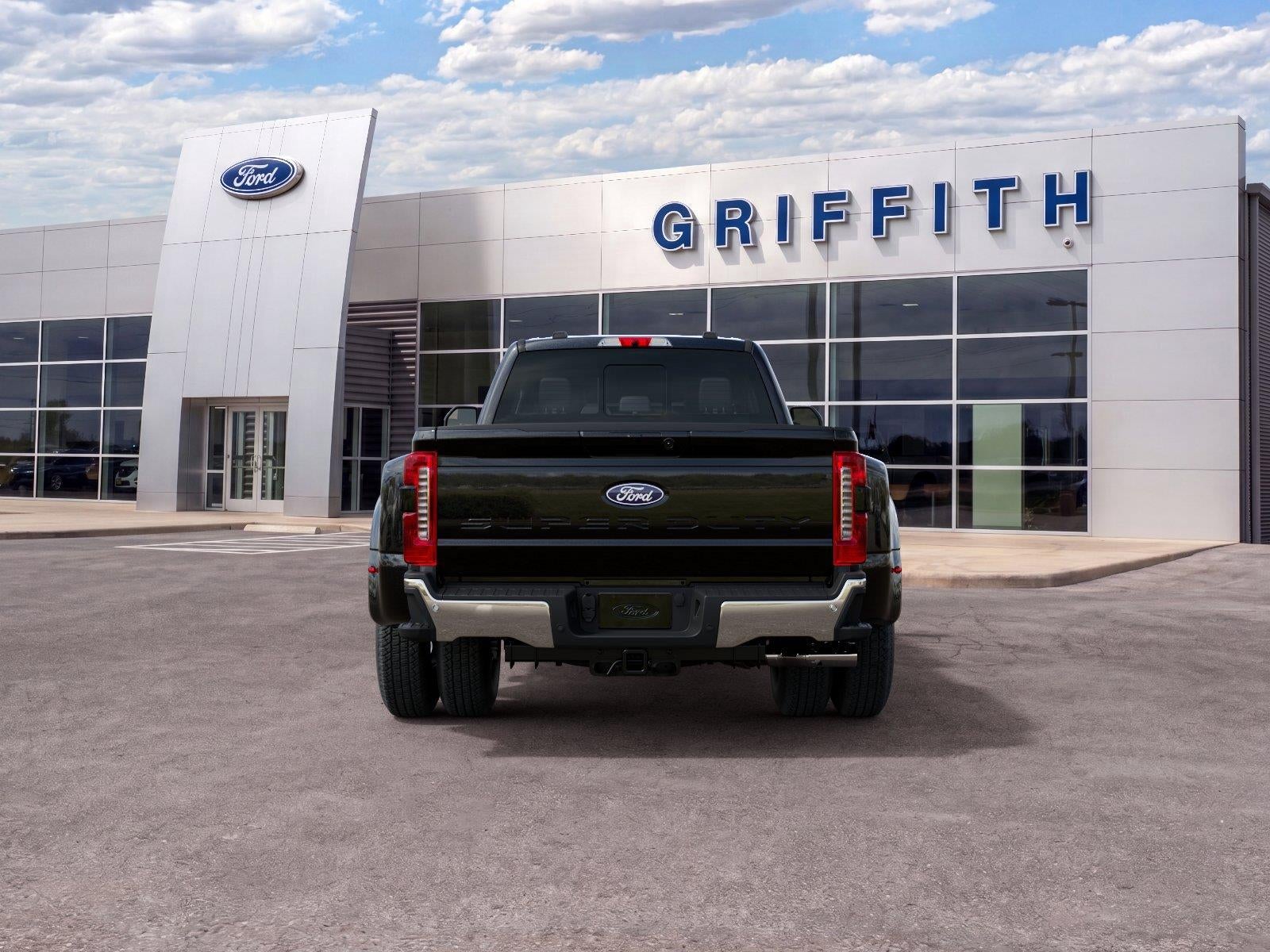 2027 Ford Super Duty F-350 DRW LARIAT