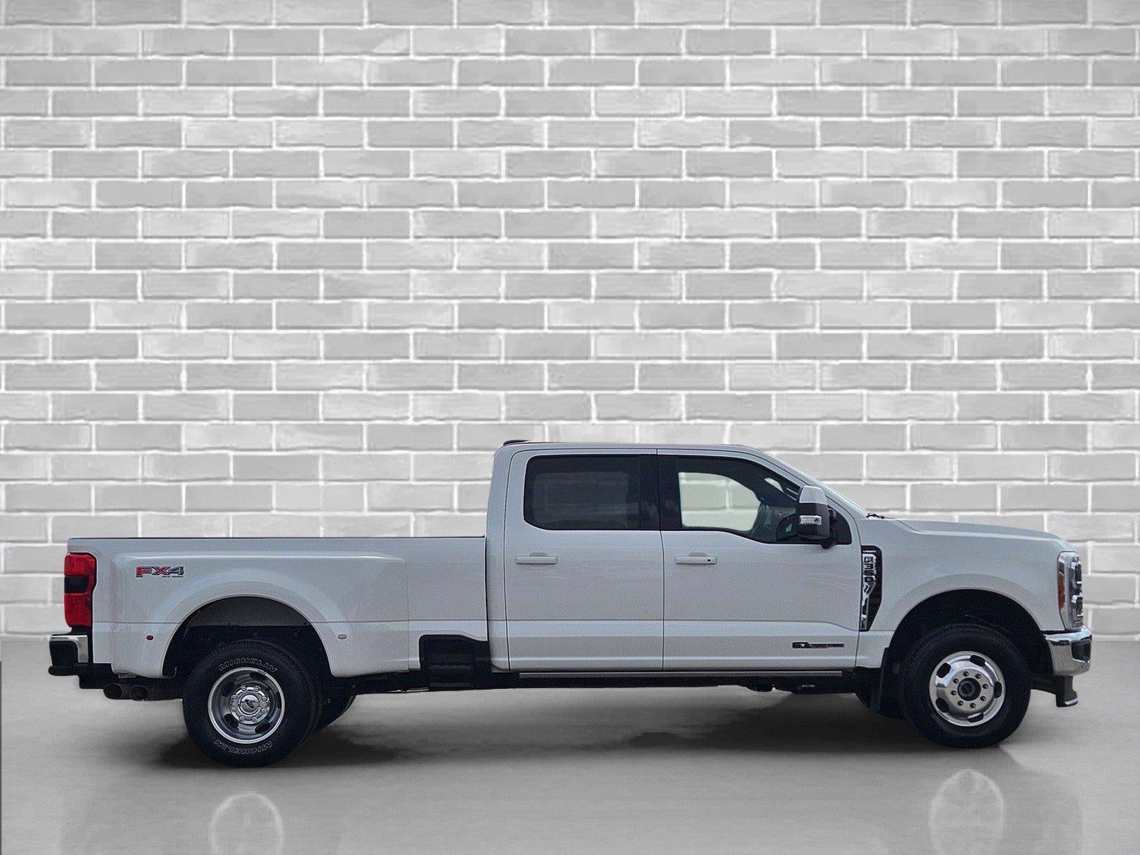 2023 Ford Super Duty F-350 DRW LARIAT