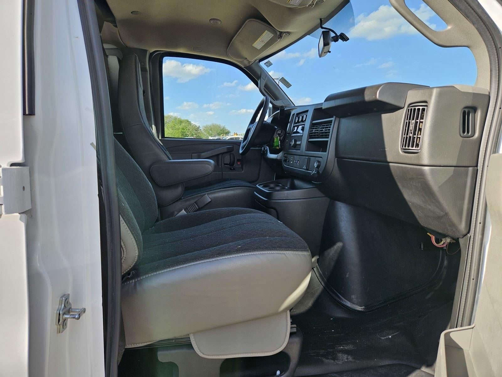 2024 GMC Savana Cargo Van RWD 2500 135