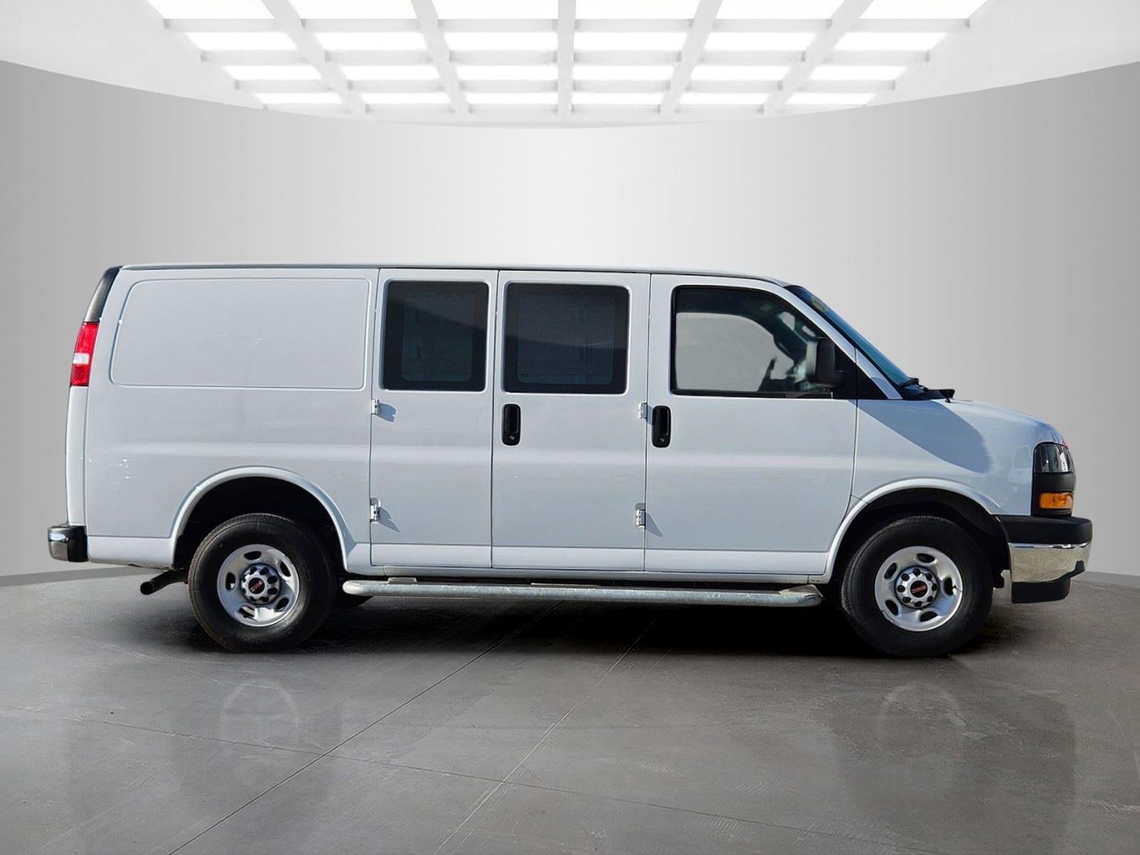 2024 GMC Savana Cargo Van RWD 2500 135