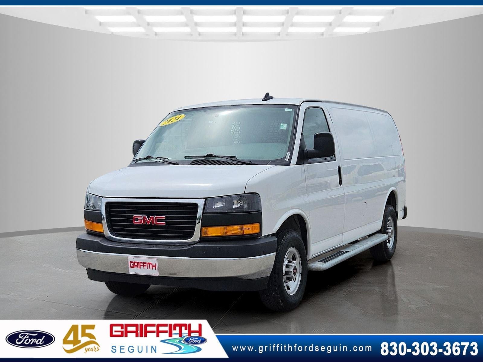 2024 GMC Savana Cargo Van RWD 2500 135