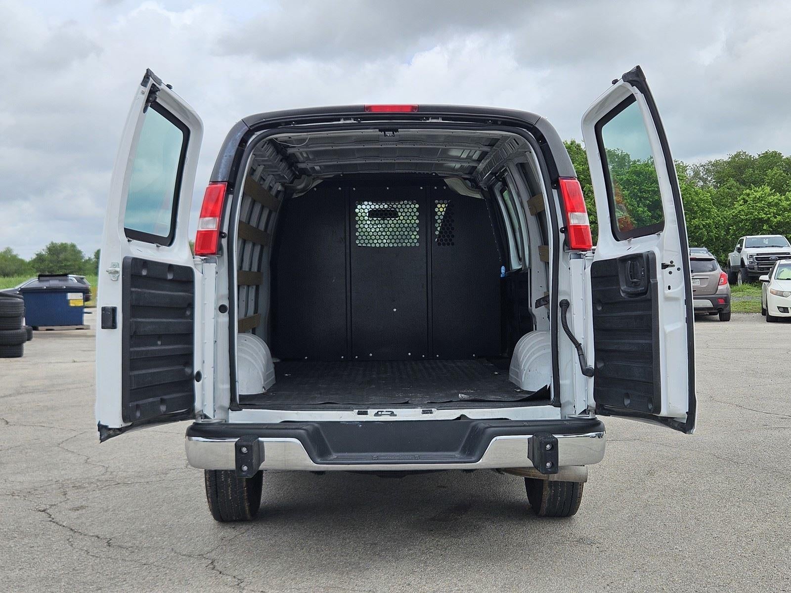 2024 GMC Savana Cargo Van RWD 2500 135