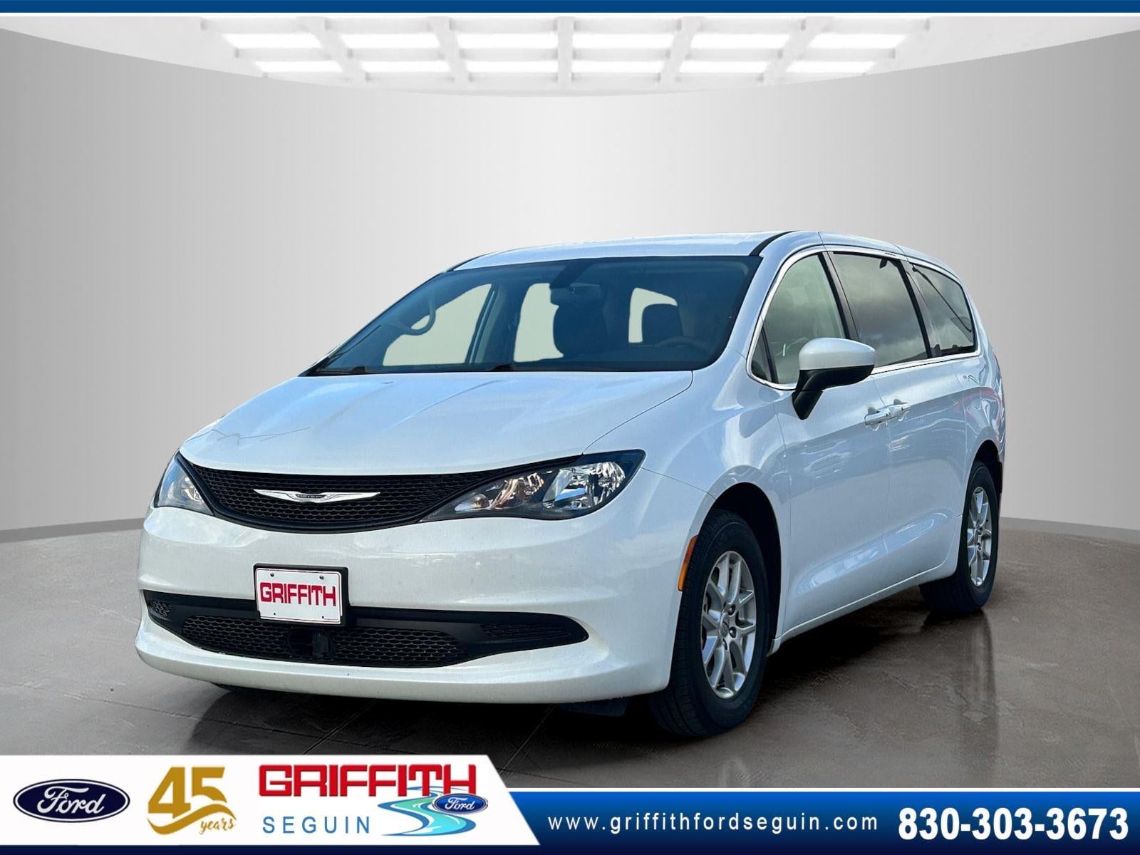 2022 Chrysler Voyager LX