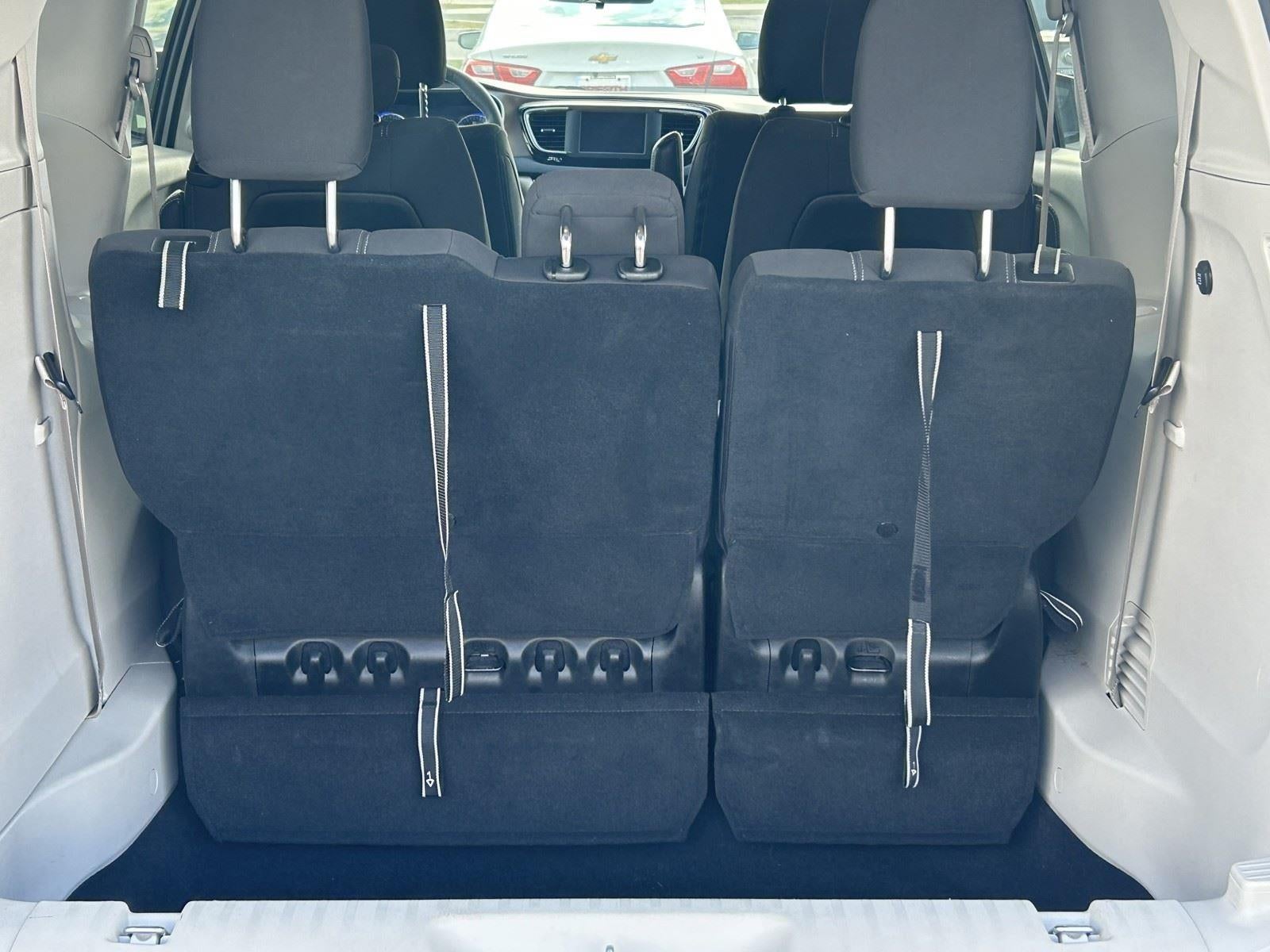 2022 Chrysler Voyager LX