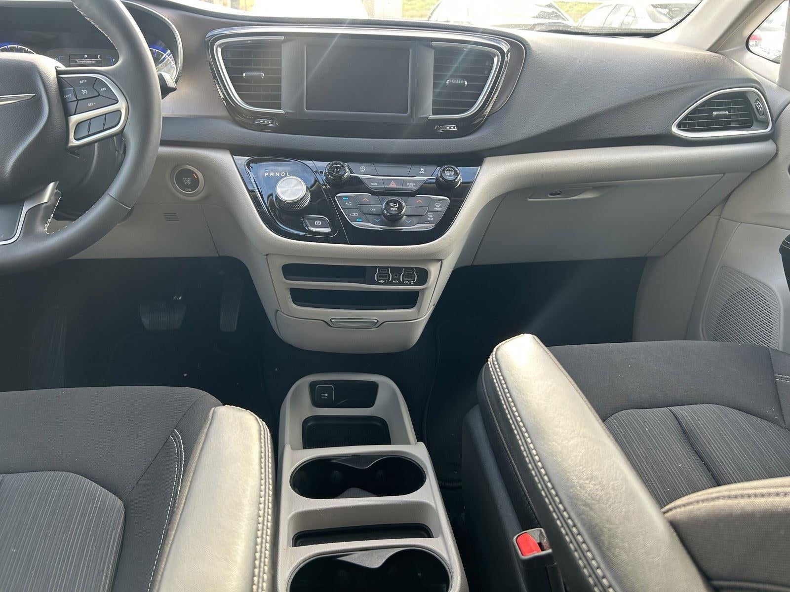 2022 Chrysler Voyager LX