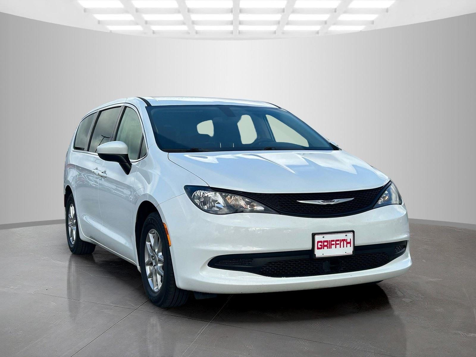 2022 Chrysler Voyager LX