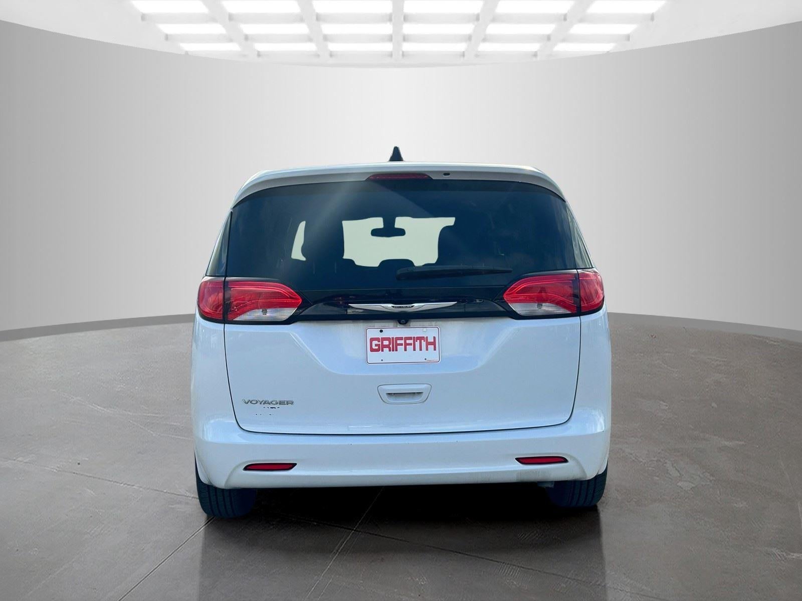 2022 Chrysler Voyager LX