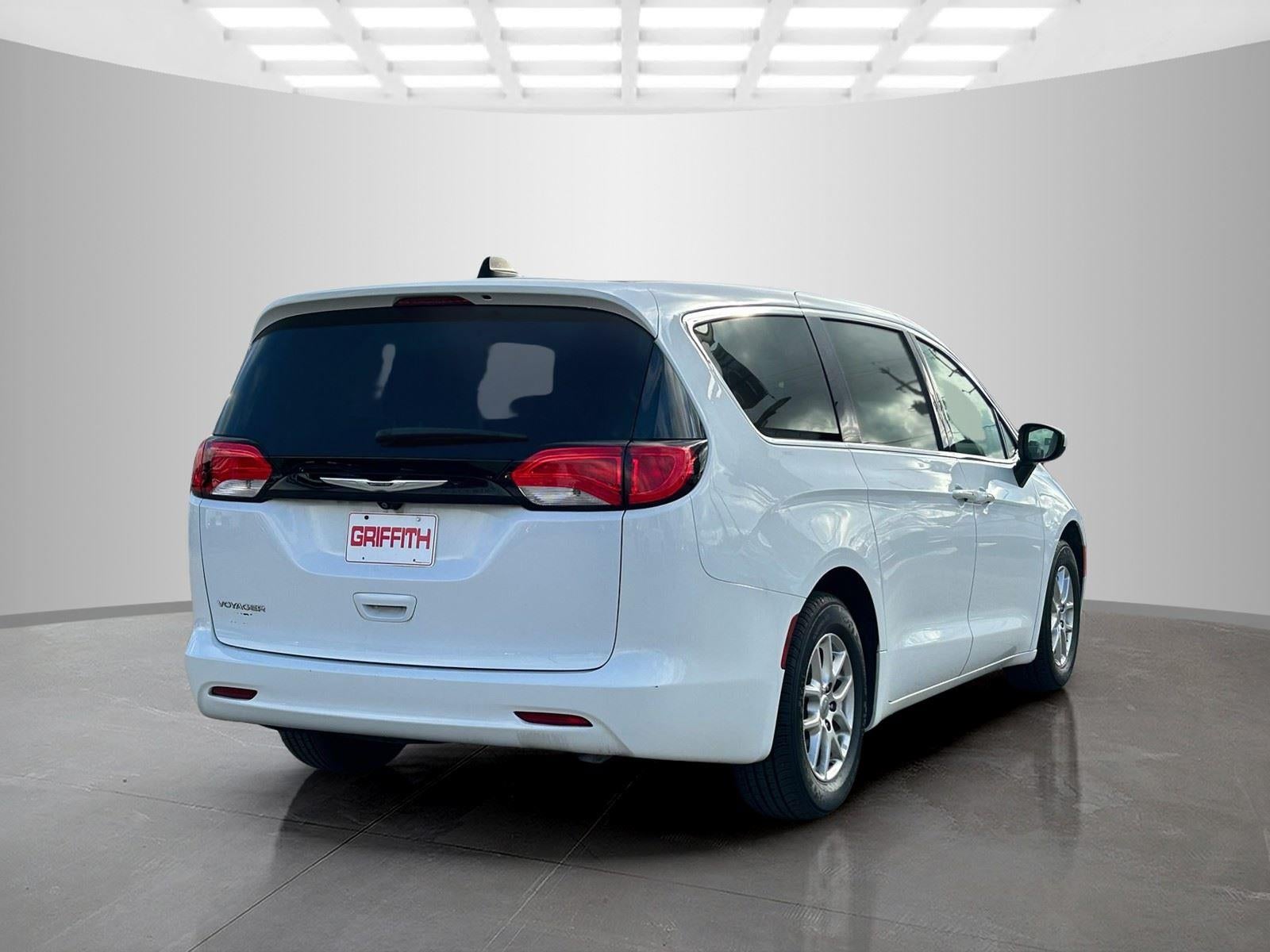 2022 Chrysler Voyager LX