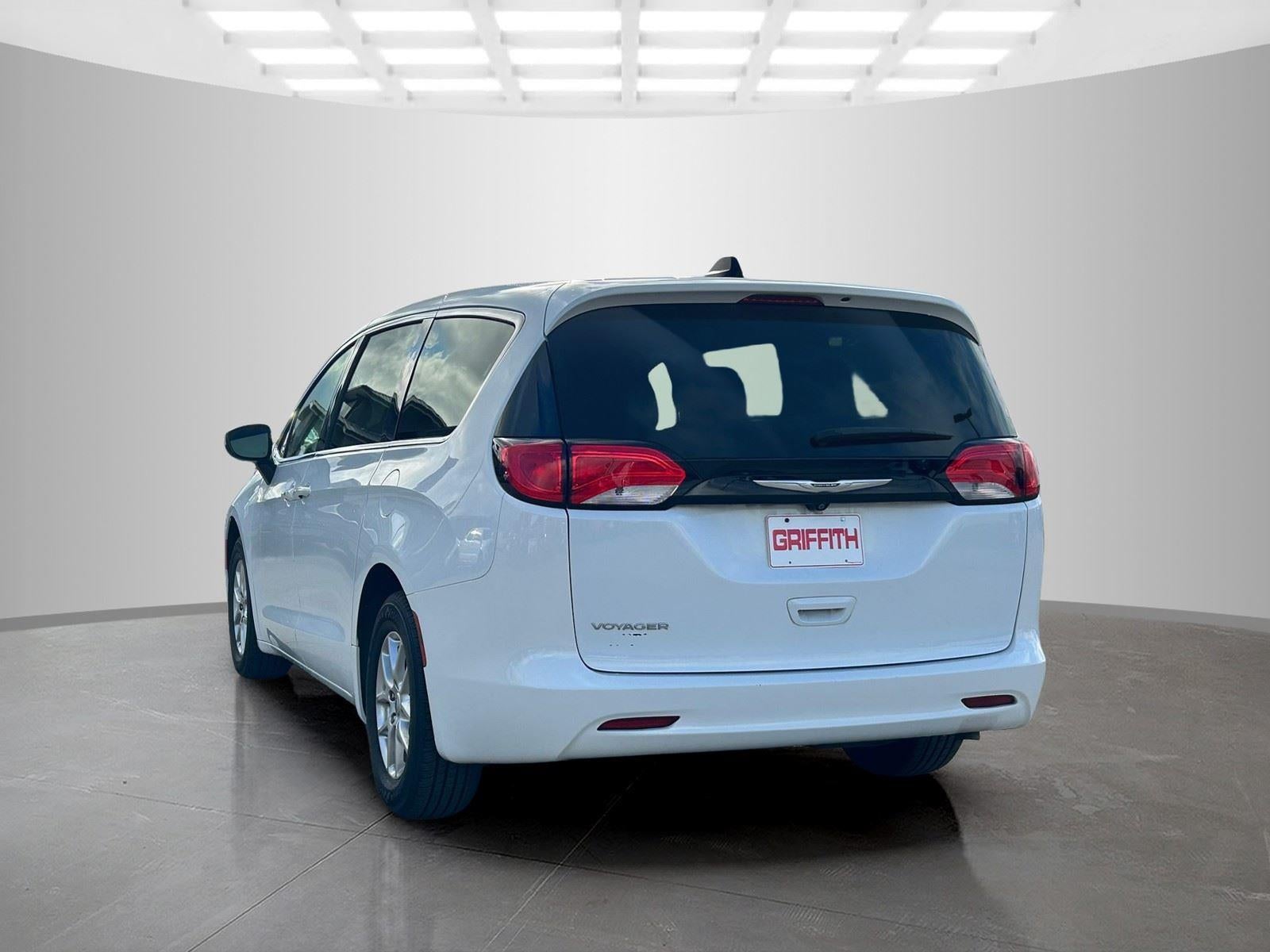 2022 Chrysler Voyager LX