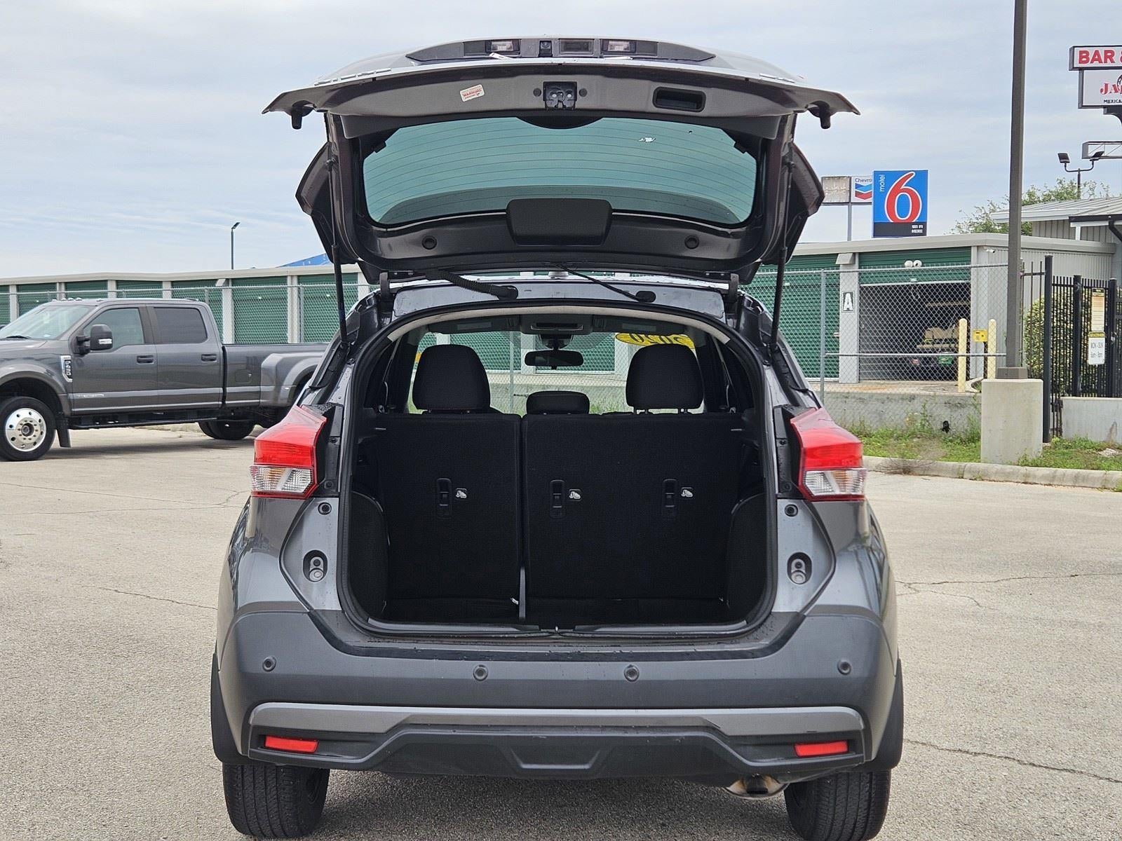 2020 Nissan Kicks SR